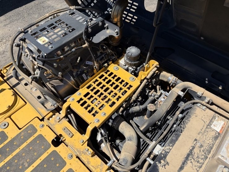 2023-komatsu-pc210-lc-11-image-30