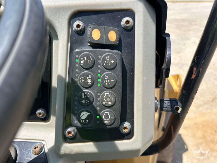 2014-caterpillar-cb24-image-12
