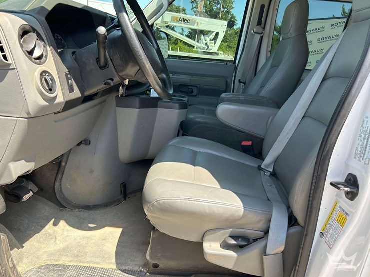 2009-ford-e150-image-12