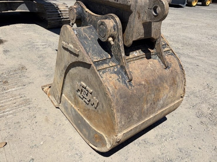 2023-komatsu-pc210-lc-11-image-11