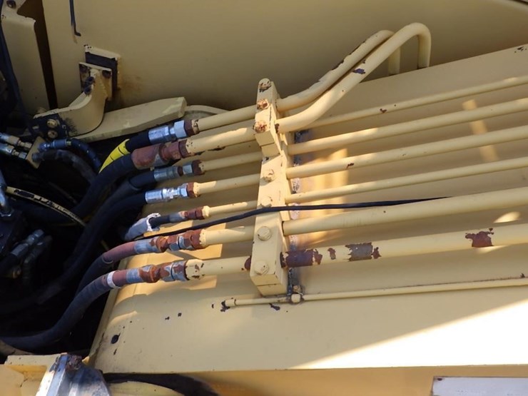 caterpillar-325l-image-32