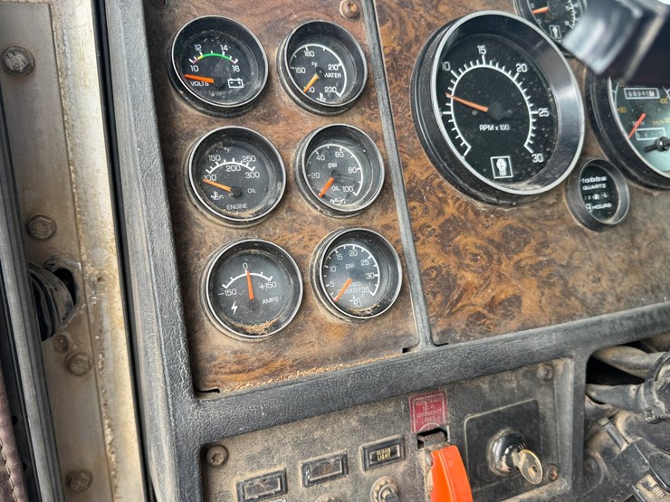 kenworth-w900l-image-34