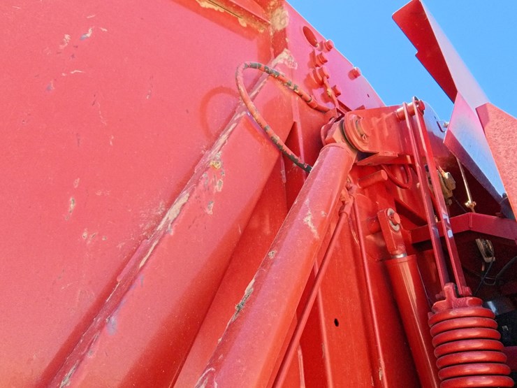2011-new-holland-br7090-image-58