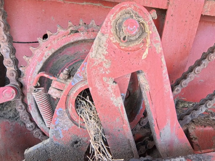 hesston-4900-image-20