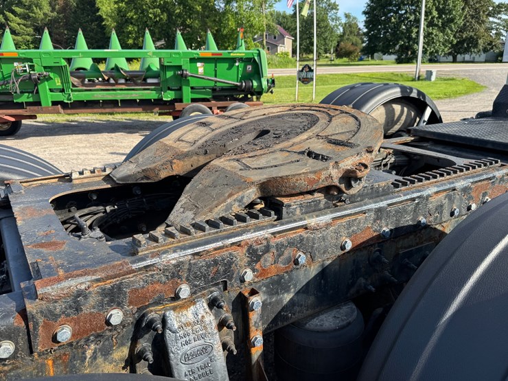 2015-peterbilt-389-image-63