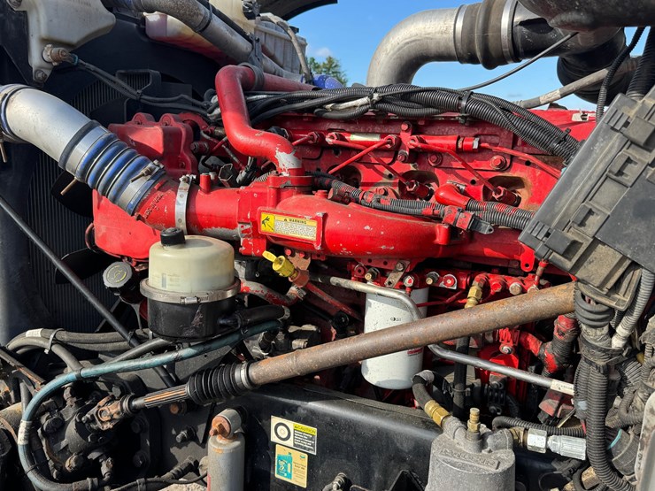 2015-peterbilt-389-image-21