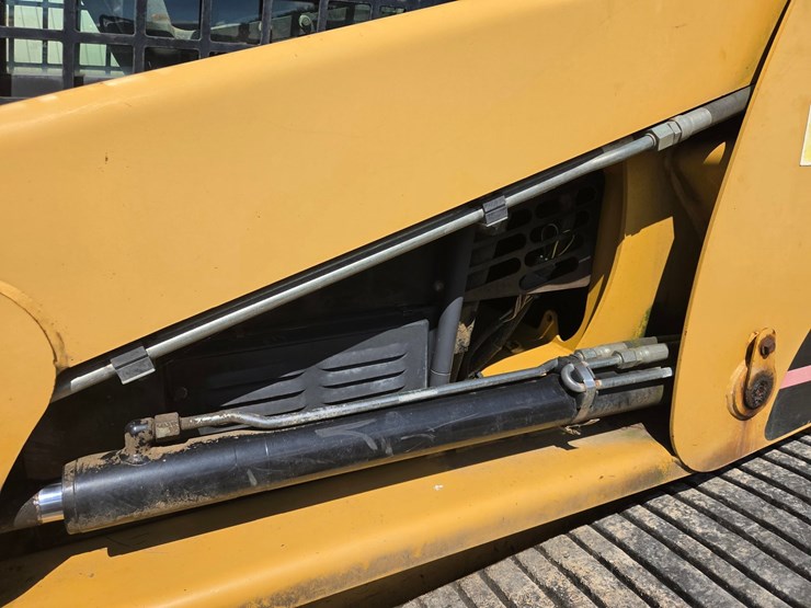 caterpillar-277b-image-18
