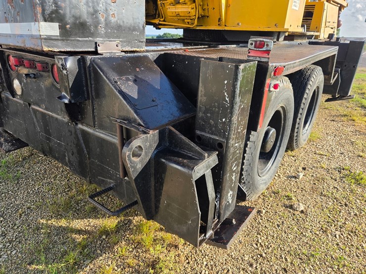 #2446-•-clark-720-crane-truck-image-32