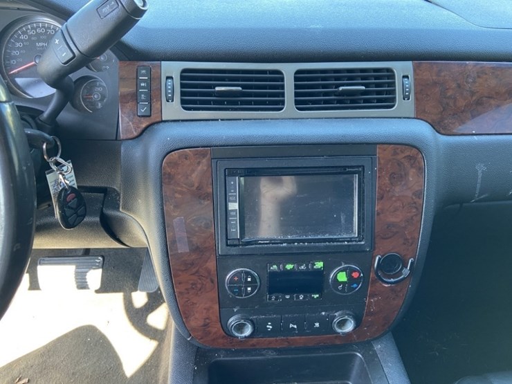2010-chevrolet-tahoe-lt-image-17