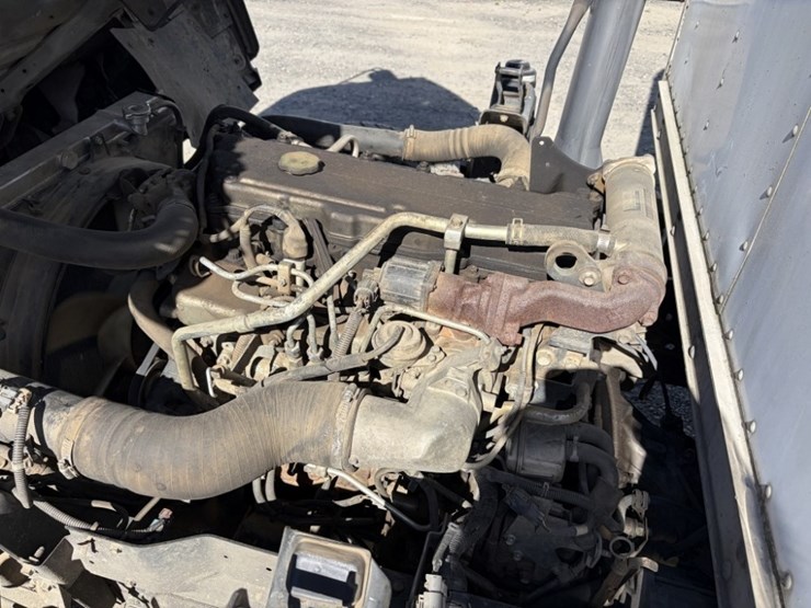 2006-isuzu-npr-image-11