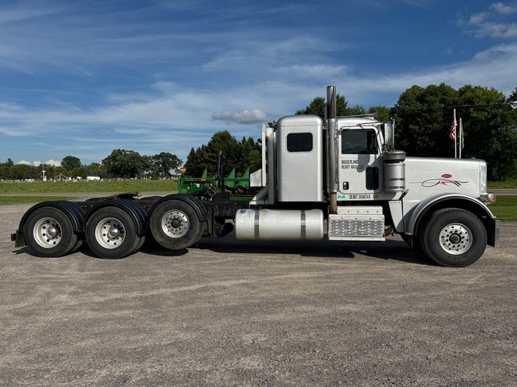 2015-peterbilt-389-image-37