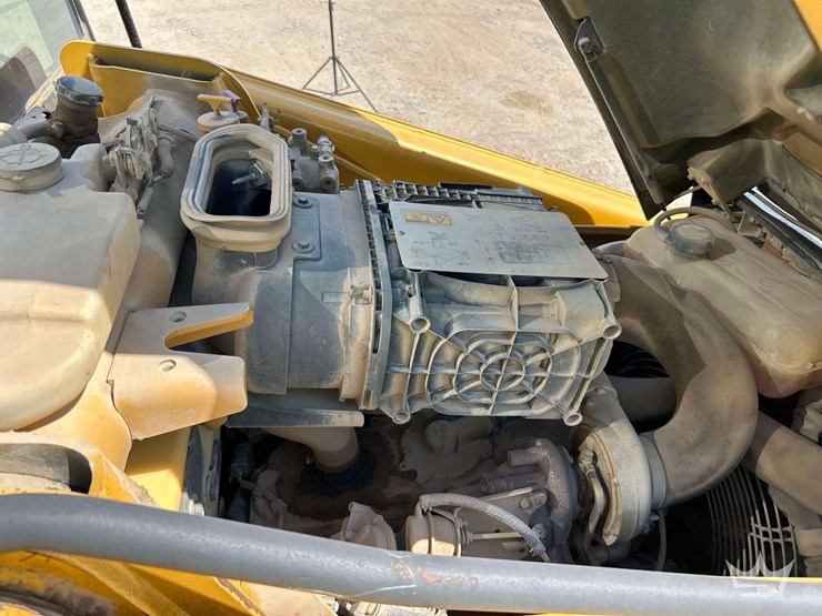 2014-caterpillar-430f-image-8