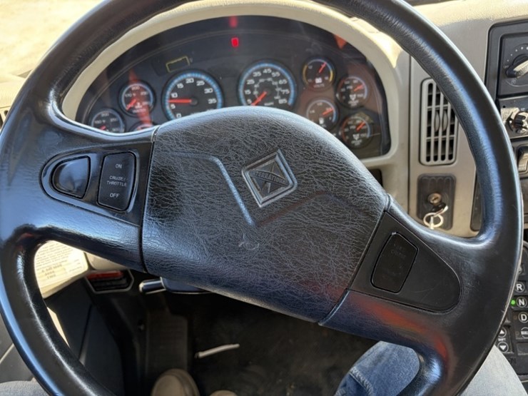 2013-international-durastar-4300-image-33