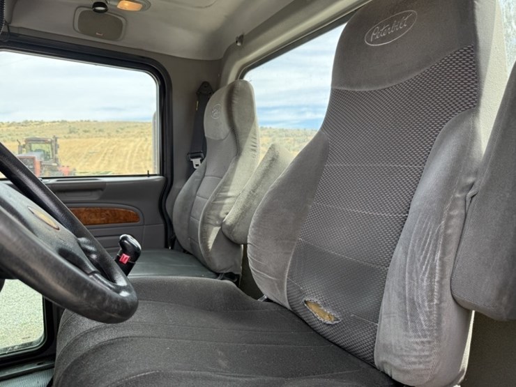 2009-peterbilt-389-image-30