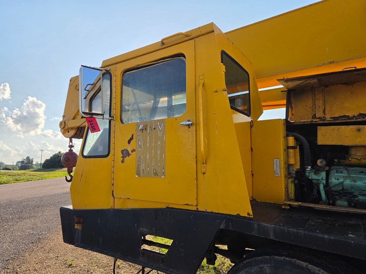 #2446-•-clark-720-crane-truck-image-13