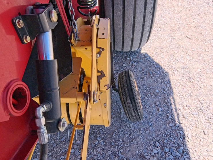 2011-new-holland-br7090-image-32