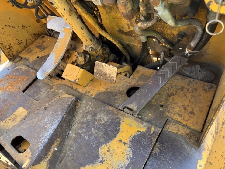 1997-caterpillar-v60b-forklift-image-15