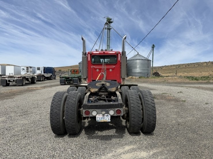 2009-peterbilt-389-image-5