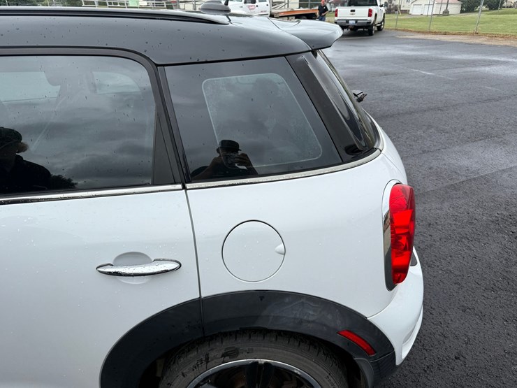 #1439-•-2011-mini-cooper-s-4-door-hatchback-image-13