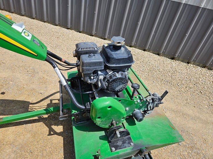 john-deere-220-image-12