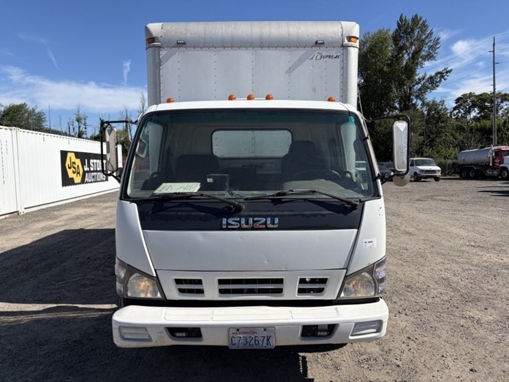 2006-isuzu-npr-image-8
