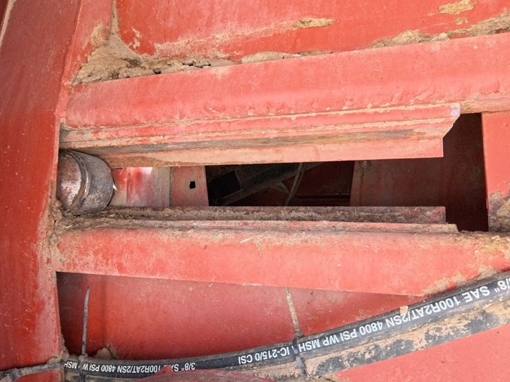 hesston-4900-image-58