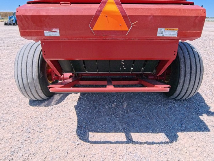 2011-new-holland-br7090-image-49
