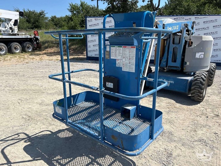 2008-genie-z-34/22-22ft-4x4-articulating-boom-lift-image-10