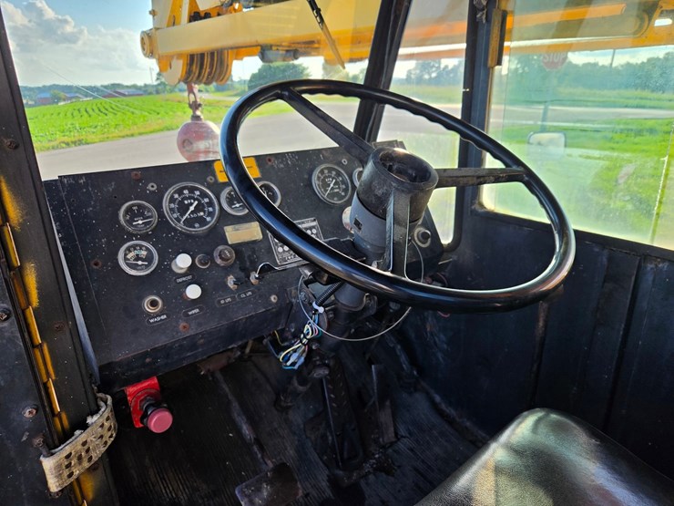#2446-•-clark-720-crane-truck-image-53