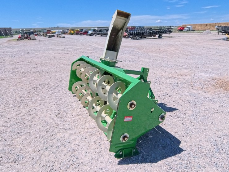 #1093-•-farm-king-960-snow-blower-image-1
