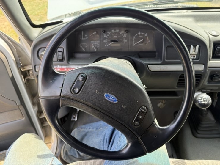 1993-ford-f350-xlt-image-32