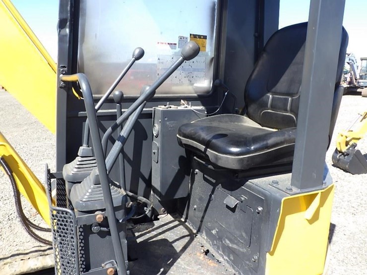 komatsu-pc28uu-image-30