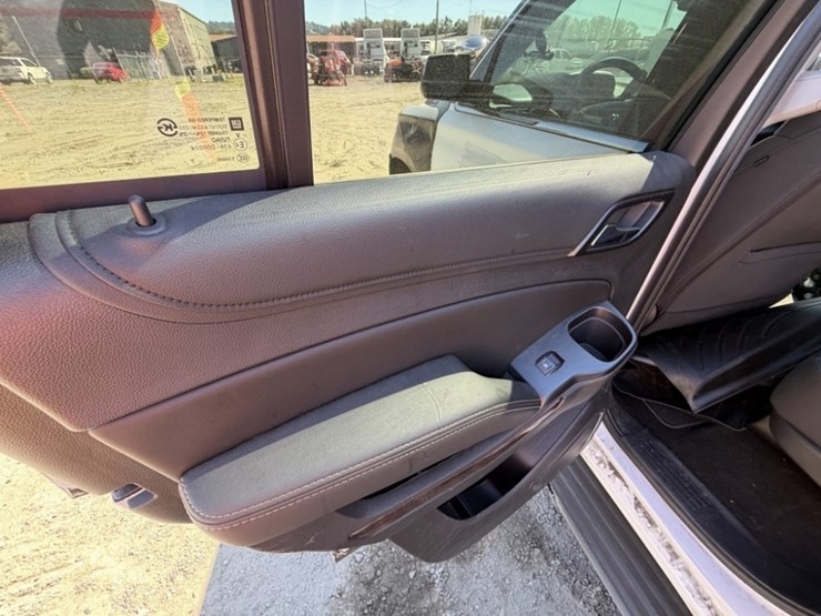 2018-chevrolet-tahoe-image-23