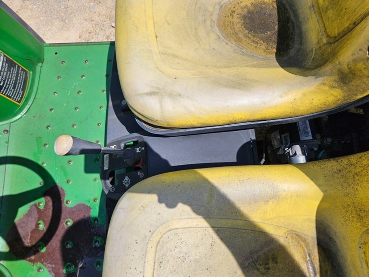 2011-john-deere-gator-image-21