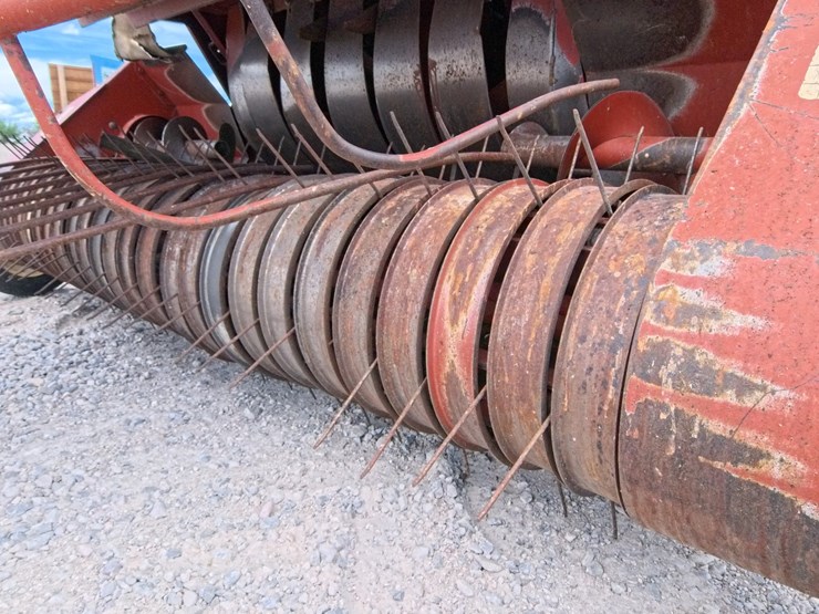 hesston-4900-image-13
