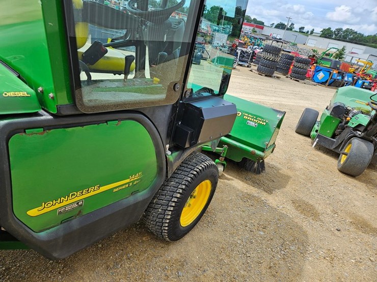 john-deere-1445-image-19