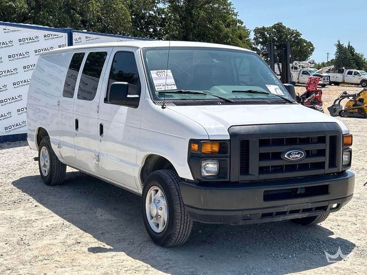 2009-ford-e150-image-4