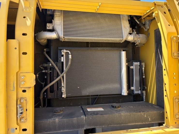 2023-komatsu-pc210-lc-11-image-26