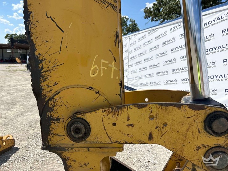 2014-caterpillar-430f-image-28