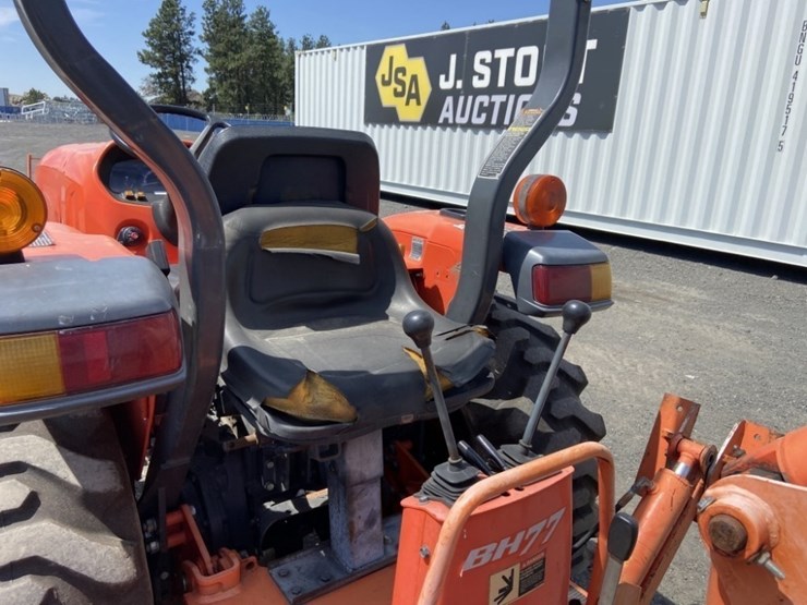 2017-kubota-l3301-image-22