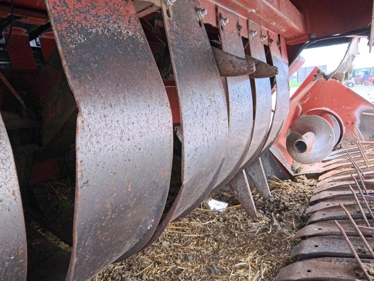 hesston-4900-image-70