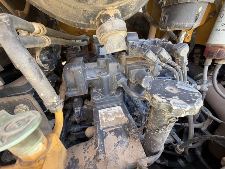 2022-komatsu-d71pxi-24-image-22