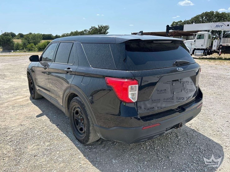 2021-ford-explorer-image-2
