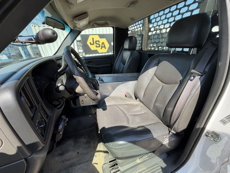 2007-chevrolet-silverado-3500-image-33