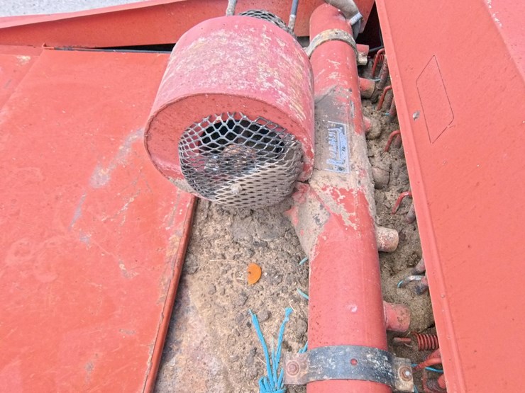 hesston-4900-image-37