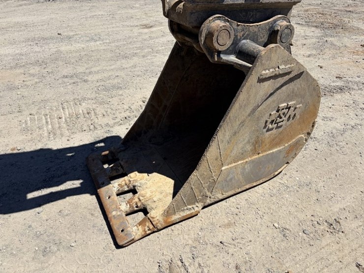 2023-komatsu-pc210-lc-11-image-12
