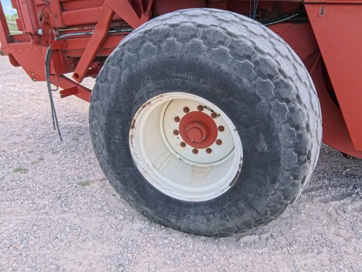 hesston-4900-image-52