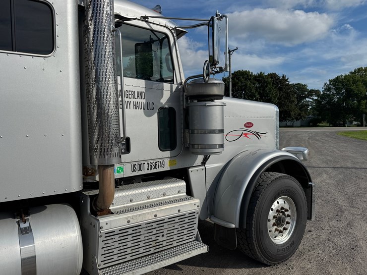 2015-peterbilt-389-image-50