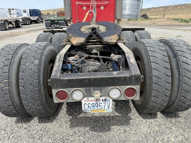 2009-peterbilt-389-image-17