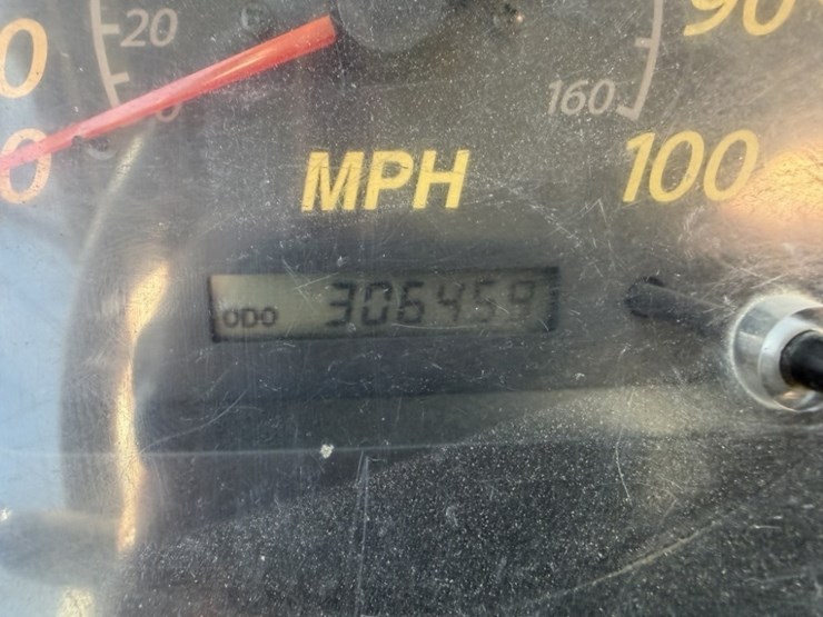 2006-isuzu-npr-image-22
